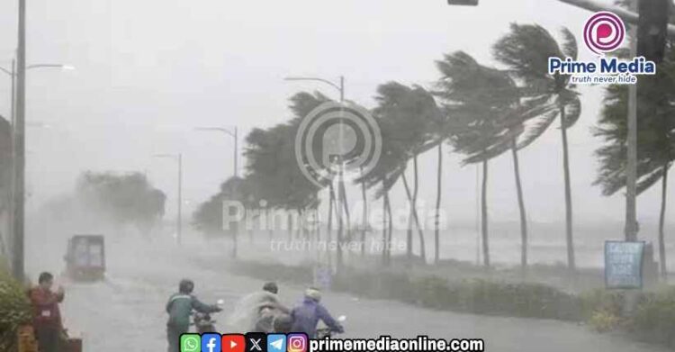 സംസ്ഥാനത്ത് അടുത്ത അഞ്ച് ദിവസം ശക്തമായ മഴയ്ക്ക് സാധ്യത; തെക്കന്‍ കേരള തീരത്ത് ചക്രവാതച്ചുഴിയും ന്യൂനമര്‍ദ പാത്തിയും.