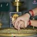 ഇന്ന് വിജയദശമി; കുരുന്നുകൾ വിദ്യാരംഭത്തിൽ ആദ്യാക്ഷരം കുറിച്ചു, ക്ഷേത്രങ്ങളിൽ വൻ ഭക്തജനത്തിരക്ക്.