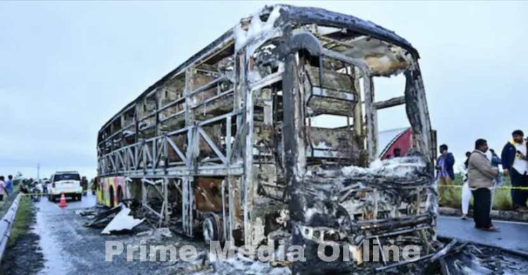 ഹൈദരാബാദ്–ബെംഗളൂരു ദേശീയപാതയിൽ ബസ്സിനു തീപിടിച്ചു. 20 മരണം.