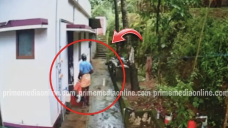 ദുബായില് ഇരുന്ന് മൊബൈലില് സ്വന്തം വീട്ടിലെ സിസിടിവി നോക്കിയ യുവതി ഞെട്ടി, പിൻവശത്ത് ‘വെള്ളം കുടി ബാബു’! ; കയ്യോടെ പിടികൂടി കള്ളനെ