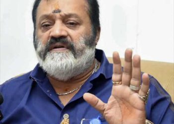 ഒറ്റ തന്തയ്ക്ക് പിറന്നവനാണ് ഞാൻ, ഞാൻ ഒരിക്കലും വാക്കു മാറില്ല; പൊതു പരിപാടിയിൽ മാസ് ഡയലോഗുമായി സുരേഷ് ഗോപി