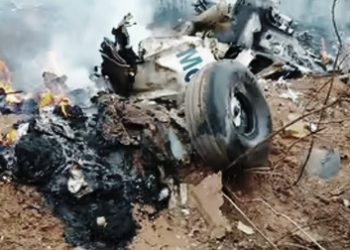 കെനിയയില്‍ വിമാനം തകര്‍ന്നുവീണു ;  12 വിനോദസഞ്ചാരികള്‍ക്ക് ദാരുണാന്ത്യം