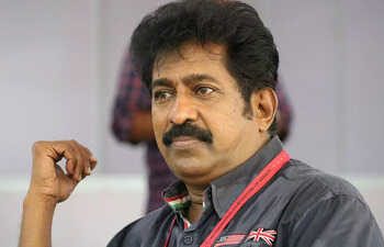 കേരള ചലചിത്ര അക്കാദമി ചെയർമാന്റെ സ്ഥാനാരോഹണ ചടങ്ങിലേക്ക് ക്ഷണിക്കാതിരുന്നതിൽ അതൃപ്തി പ്രകടമാക്കി മുൻ ചെയർമാൻ പ്രേംകുമാർ.