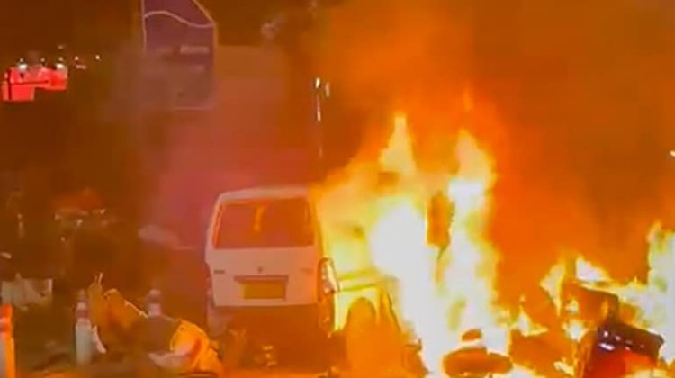 ഡൽഹിയിൽ വൻ സ്ഫോടനം; പൊട്ടിത്തെറിച്ച കാർ ഹരിയാന റജിസ്ട്രേഷൻ.