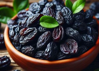 ചർമ്മം തിളങ്ങണോ ?? തടി കുറയ്ക്കണോ?? അറിയാം കറുത്ത ഉണക്കമുന്തിരിയുടെ ഗുണങ്ങൾ…