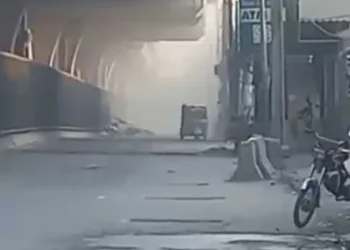 പെഷാവറിൽ അർധസൈനിക വിഭാഗത്തിന്റെ ആസ്ഥാനത്ത് ചാവേർ ആക്രമണം; പ്രദേശം സുരക്ഷാസേനയുടെ നിരീക്ഷണത്തിൽ.