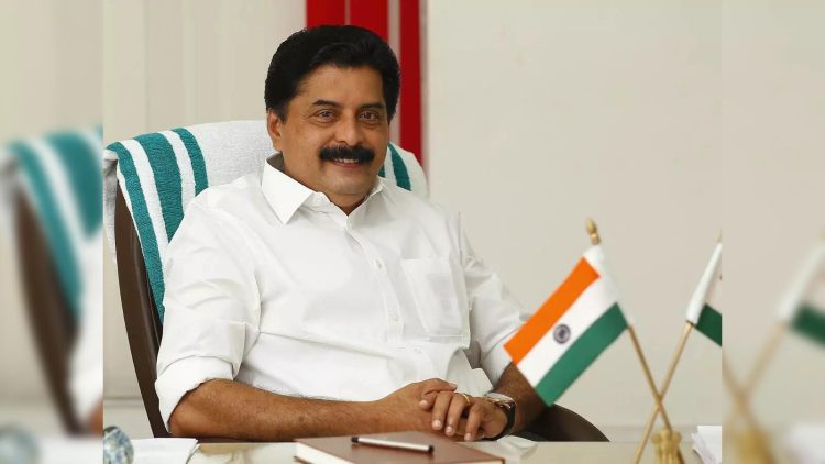 തമ്മനത്ത് കുടിവെള്ള ടാങ്ക് തകർന്ന സംഭവം ; ദിവസേന 3 തവണ പമ്പിങ്ങ് നടത്തും, വെള്ളം എത്താത്തിടത്തേക്ക് ടാങ്കര് ലോറികളില് എത്തിക്കും – മന്ത്രി റോഷി അഗസ്റ്റിന്