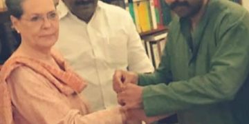 സോണിയ ഗാന്ധി – ഉണ്ണികൃഷ്ണൻ പോറ്റി ചിത്രം ആയുധമാക്കാൻ സിപിഎം; തിരിച്ചടിച്ച്‌ കോണ്‍ഗ്രസ്.