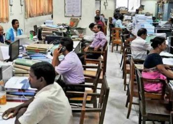 സര്‍ക്കാര്‍ ഓഫീസുകളുടെ പ്രവൃത്തി ദിവസം അഞ്ച് ആയി കുറയുന്നു; വെള്ളിയാഴ്ച സർവീസ് സംഘടനകളുടെ നിര്‍ണായക യോഗം.